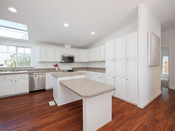 5th image of 534 Magnolia St