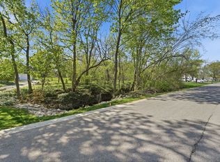 882 N Franklin Ave, Palatine, IL 60067