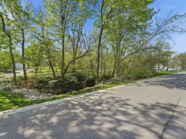 882 N Franklin Ave, Palatine, IL 60067