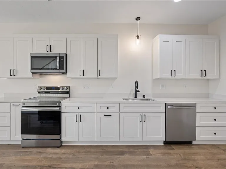 717 E Lacrosse Ave #1 — Photo 8