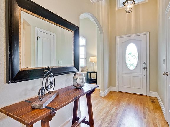 2nd image of 585 Ashton Ave