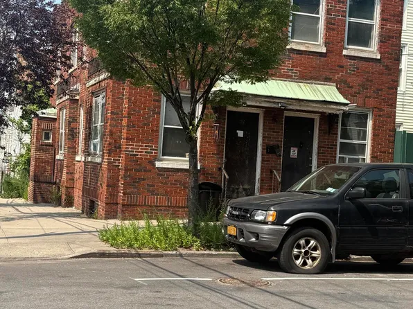 57 Broad St, Staten Island, NY 10304