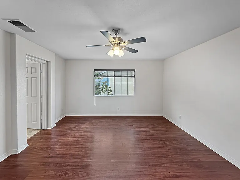 748 Kirkwall Dr — Photo 9