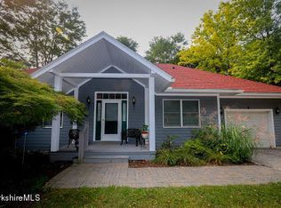 11 Prospect Hill Rd APT 2, Stockbridge, MA 01262