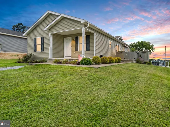 80 Hanshew Ln, Martinsburg, WV 25404