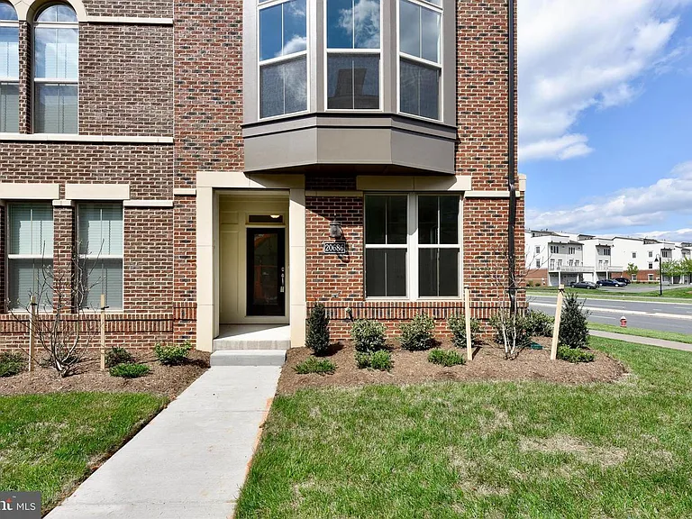 20686 Glenmont Ter — Photo 2
