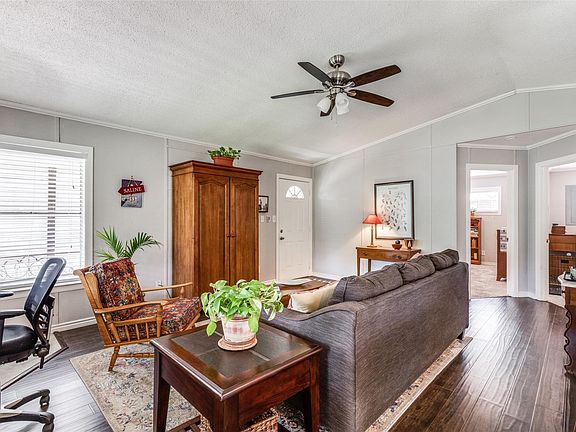 2nd image of 1813 Oak Shore Dr