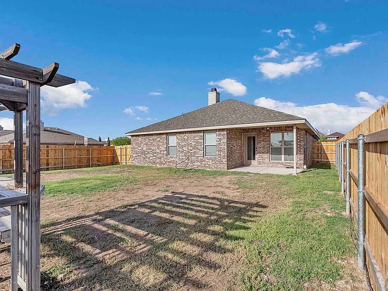 423 O'Rourke St — Photo 24