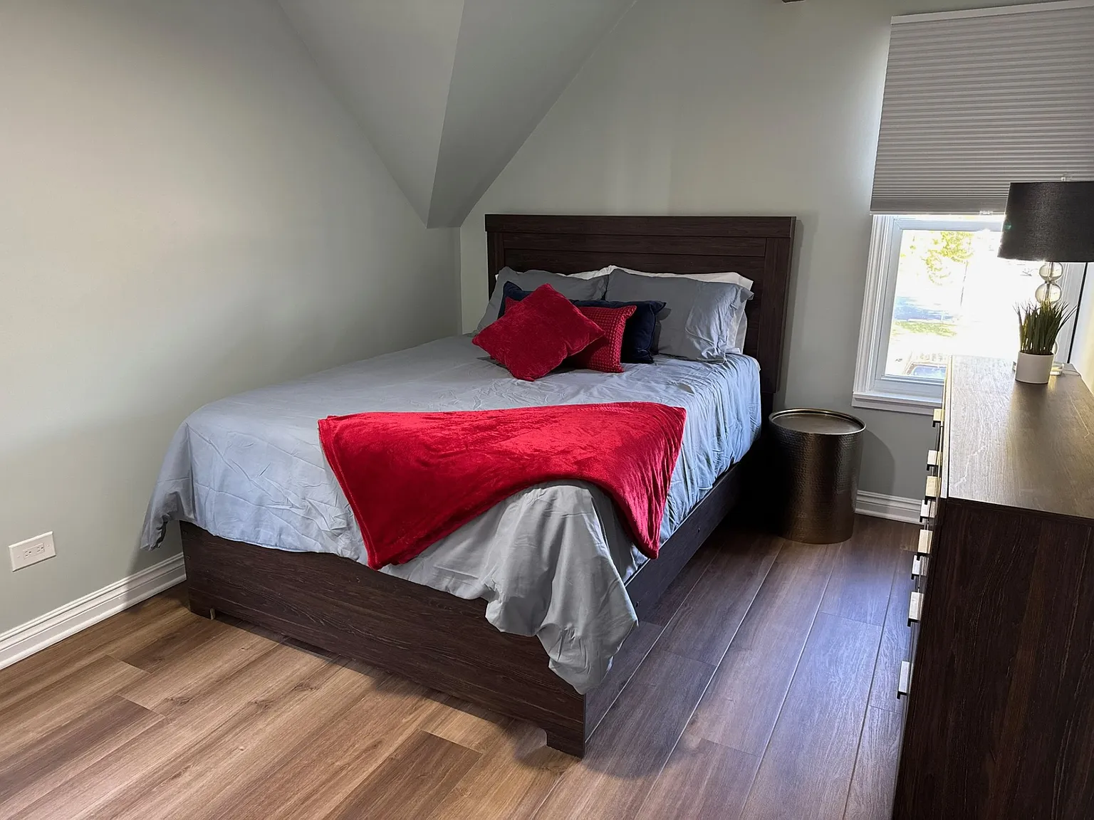 4 bed, $5,250 — Photo 3