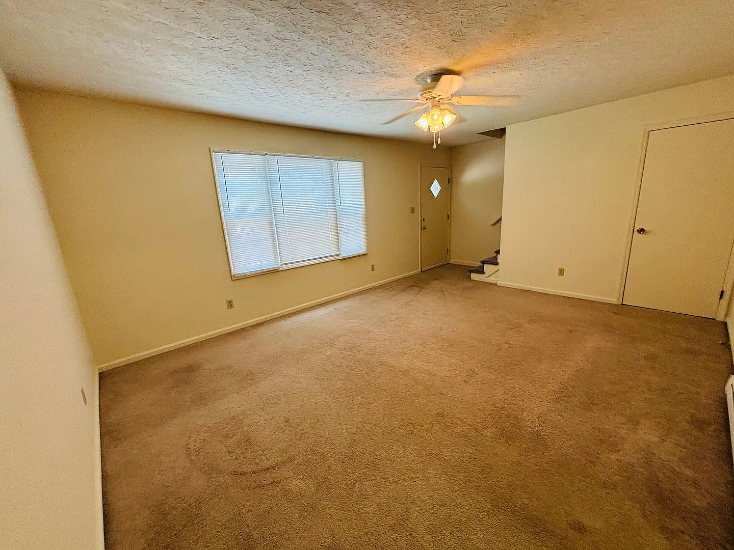 2 Bedroom, 1 Bath Townhouse — Photo 3