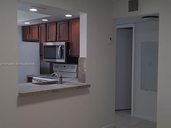 5th image of 2544 Riverside Dr #215