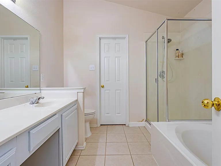 1213 Columbus Ln — Photo 4