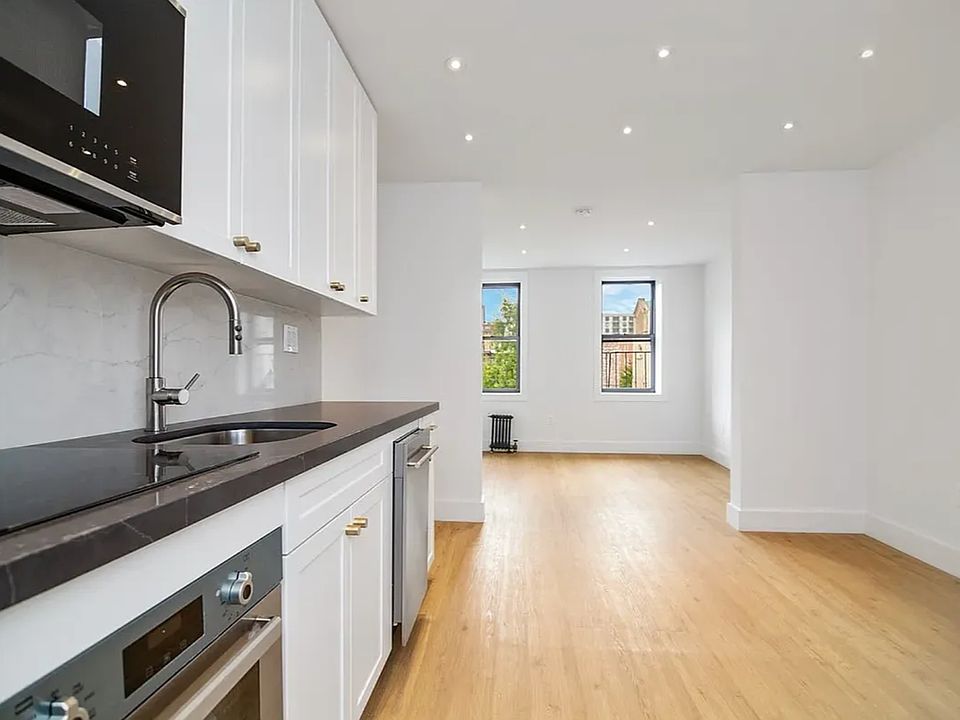 1st image of 207 E 4th St #3D