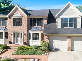 2724 Glencairin Dr NW, Grand Rapids, MI