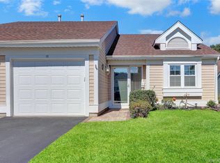 13 Oakdale Ct, Ridge, NY 11961