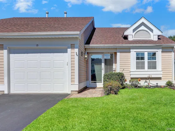 13 Oakdale Court, Ridge, NY 11961