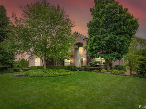 17303 Black Pine Dr, Northville, MI 48168