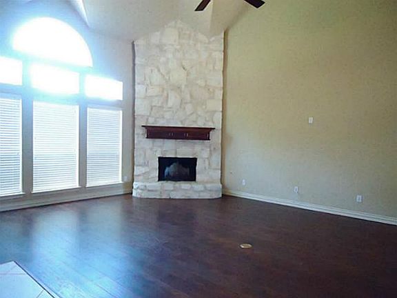 2nd image of 601 Montclaire Dr