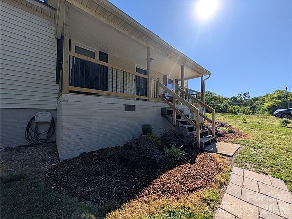 5th image of 3462 Roberta Rd