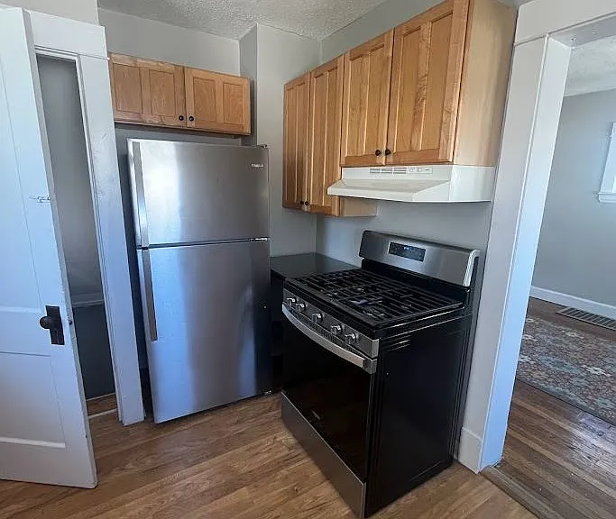 1435 Gridley St — Photo 7