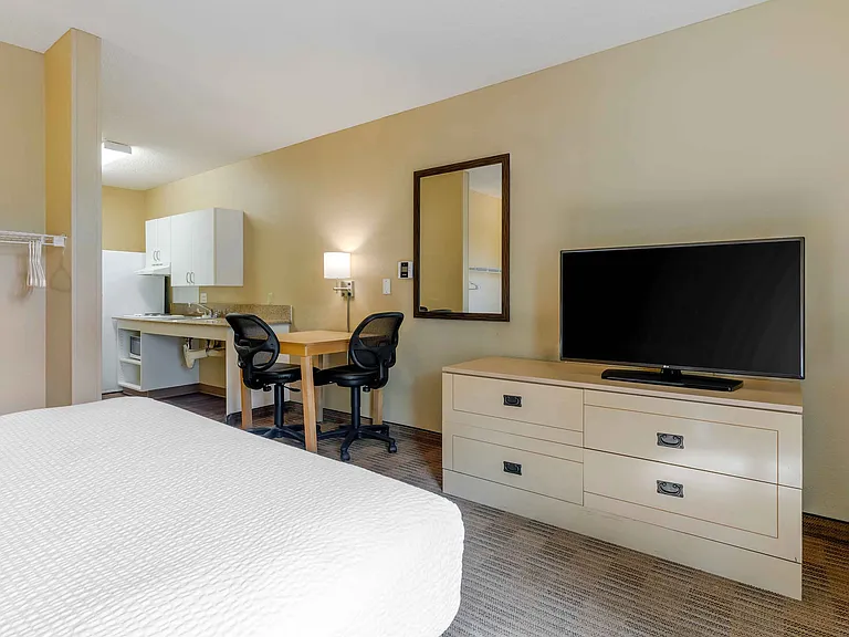 Studio Suite - 1 Queen Bed