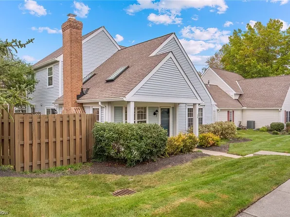 29 Hudson Common Dr, Hudson, OH 44236