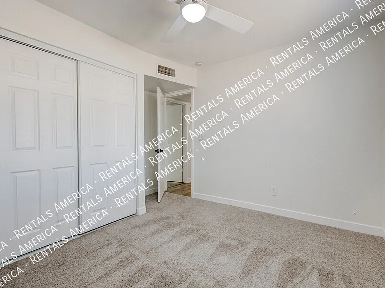 819 W Ross Ave — Photo 20