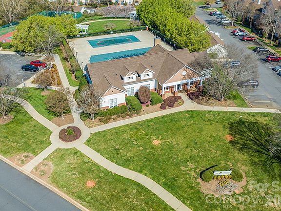 2nd image of 16464 Redstone Mountain Ln