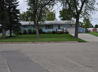 403 Park Ave NW, Cooperstown, ND 58425