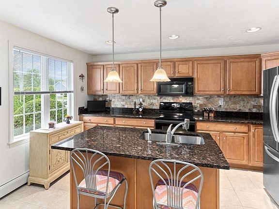 5th image of 11 Deirdre Cir Unit 11