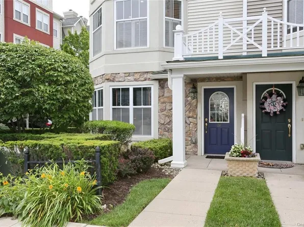 23 Harbor Pointe Dr, Haverstraw, NY 10927