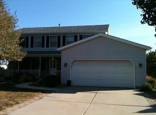 2 Shoreline Ct, Bloomington, IL