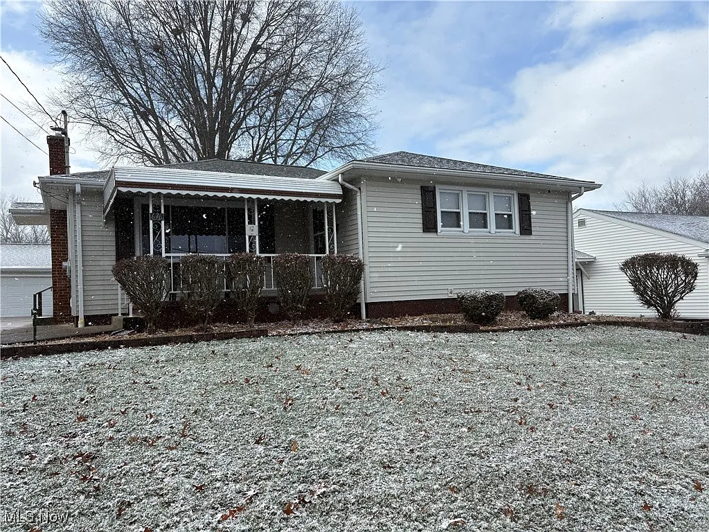 676 N Bon Air Ave photo 1