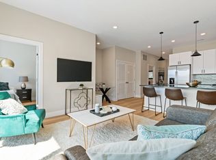 1646 W Belmont Ave #204, Chicago, IL 60657