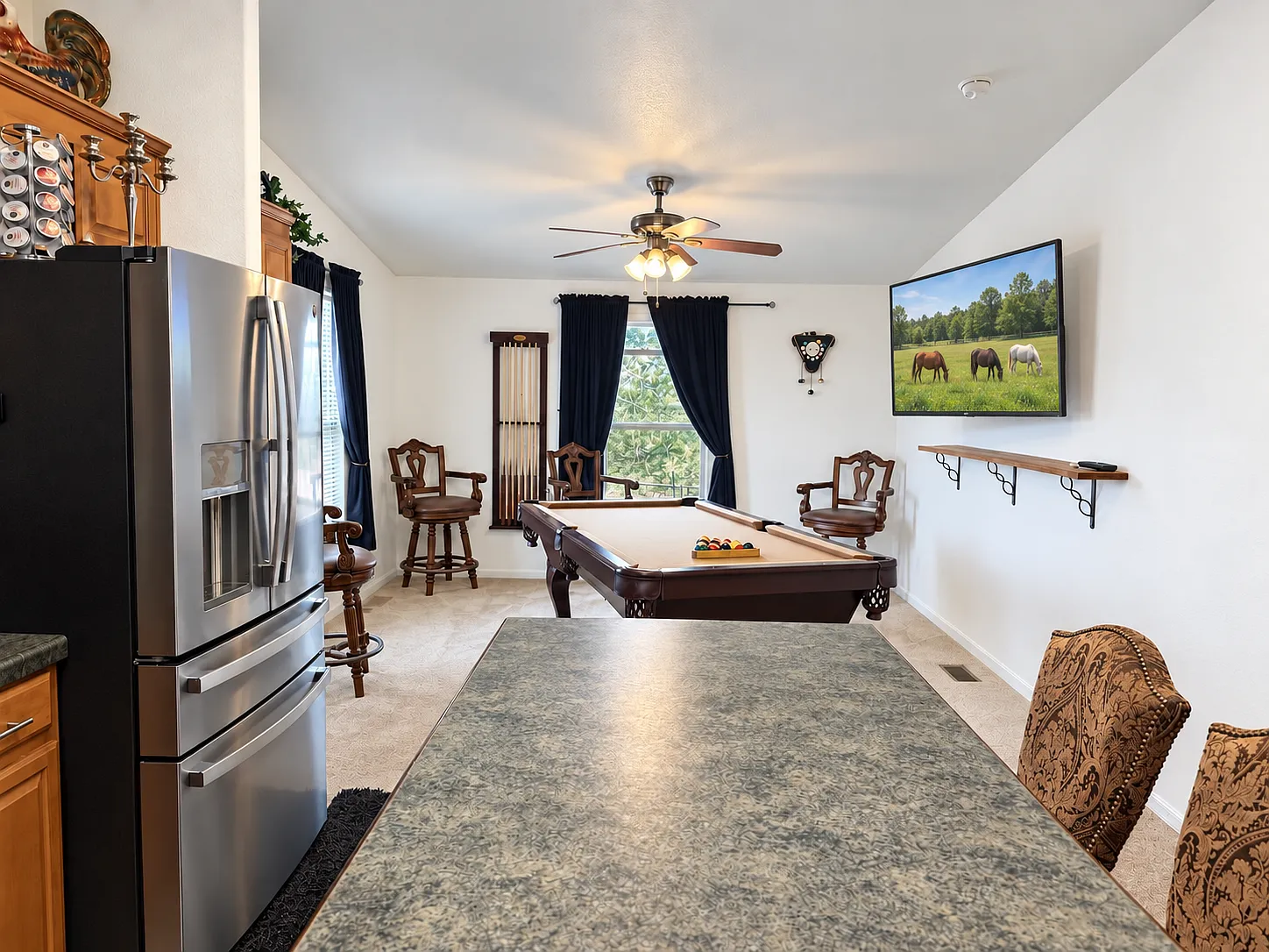 3 bed, 2000 sqft, $3,000 — Photo 2