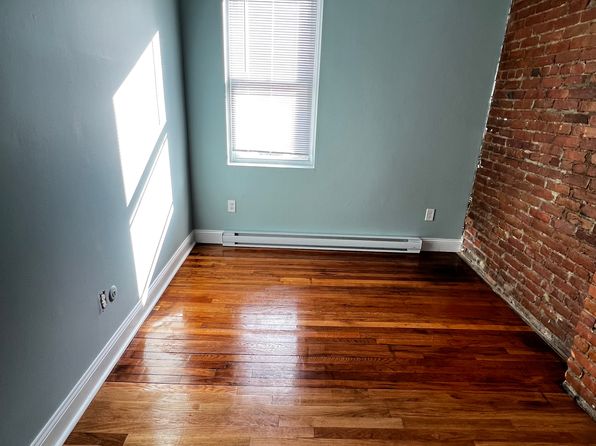 892 Huntington Ave APT 4