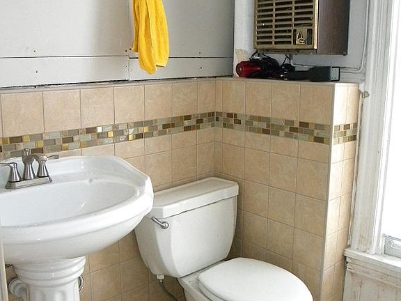 2nd image of 1109 13th Ave SE #3