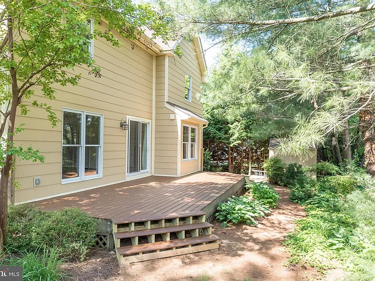 1950 Kathy Ct — Photo 3