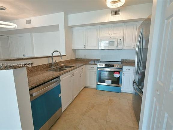 4th image of 1155 Brickell Bay Dr APT 2808