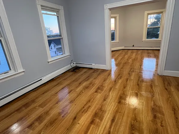 29 Oak St APT 3, Gardner, MA 01440