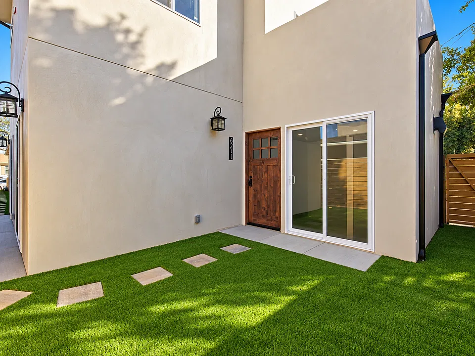 6211 Mesita Dr