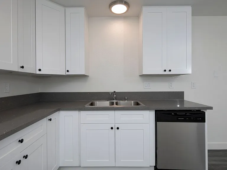 Highland View Apartments — Photo 6