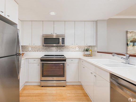 5th image of 403 Main St APT 806N