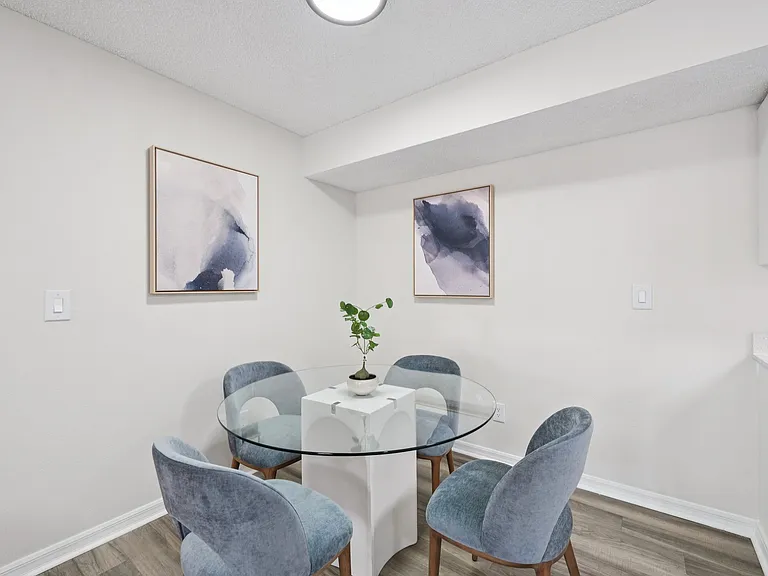 Oasis Naples Apartments — Photo 7