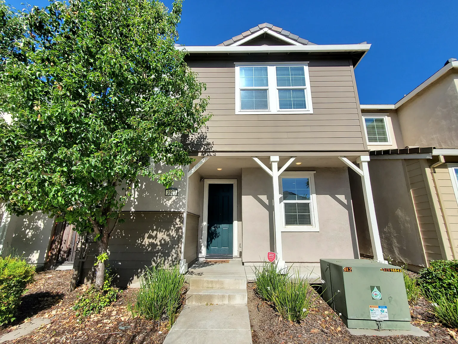 3923 Samuelson Way photo 1