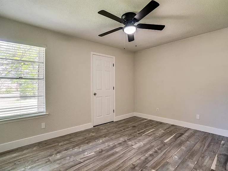 626 Arawe Cir W — Photo 20