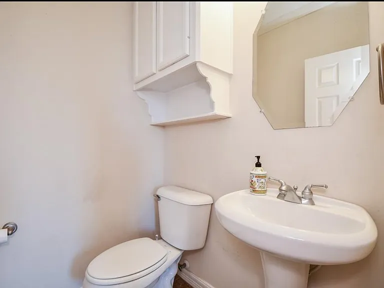 8002 Stoneyway Dr — Photo 7
