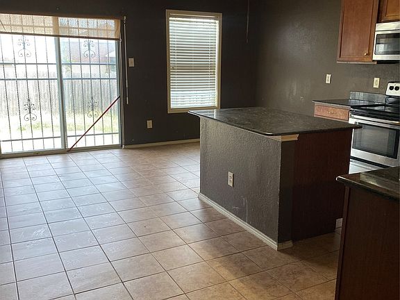 5th image of 6628 Leaning Oaks St