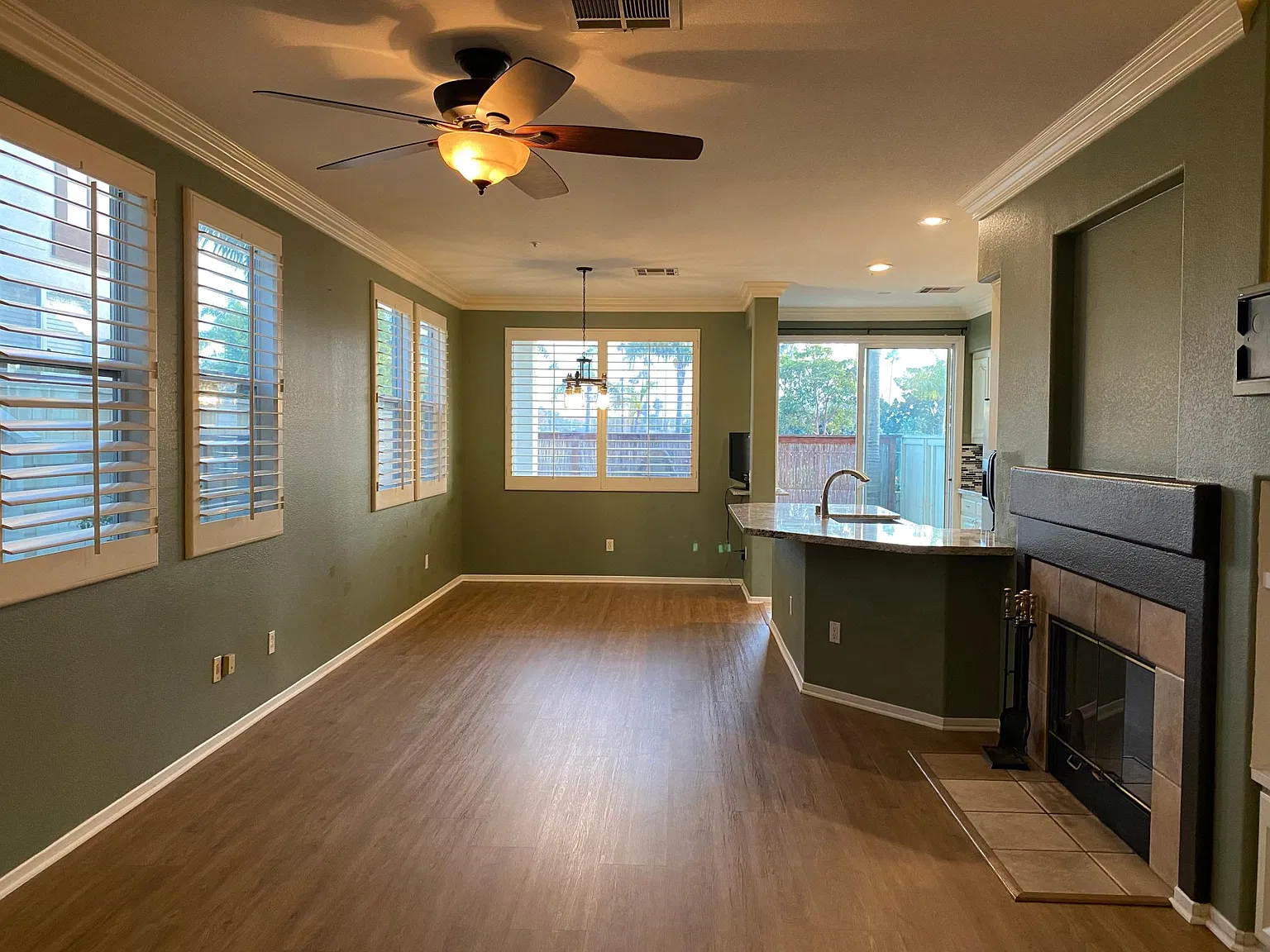 3 bed, 2.5 bath, 1300 sqft, $5,800 — Photo 2