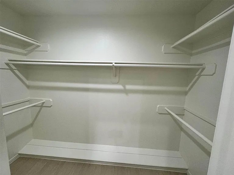 1718 Berkoff Dr — Photo 35